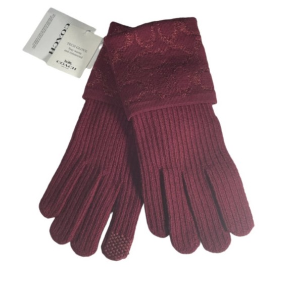 COACH SIGNATURE KNIT TECH GLOVES IN CHERRY COLOR - Picture 3 of 3